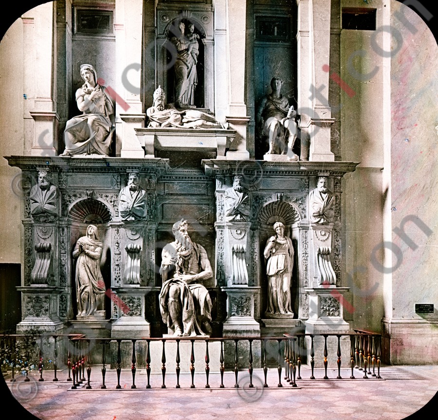 Das GRabmal für Papst Julius II. von Michlélangelo in San Pietro in Vincoli (foticon-simon-033-034.jpg)